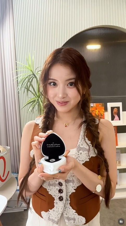 엔믹스 wearing PB004B